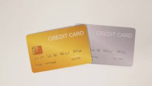 Carte de crédit ou carte de débit : laquelle utiliser selon la situation